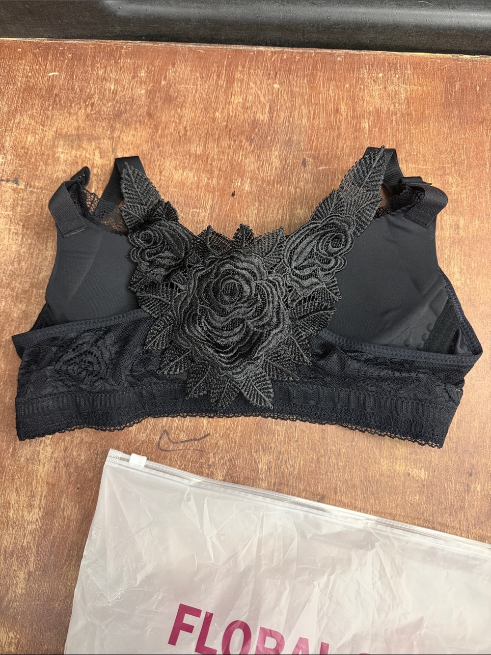Black Lace Full-Coverage Support Bra - Picture 3 of 5
